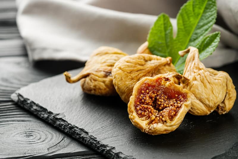 انجیر خشک سفید انتخابی سالم برای میان‌ وعده روزانه